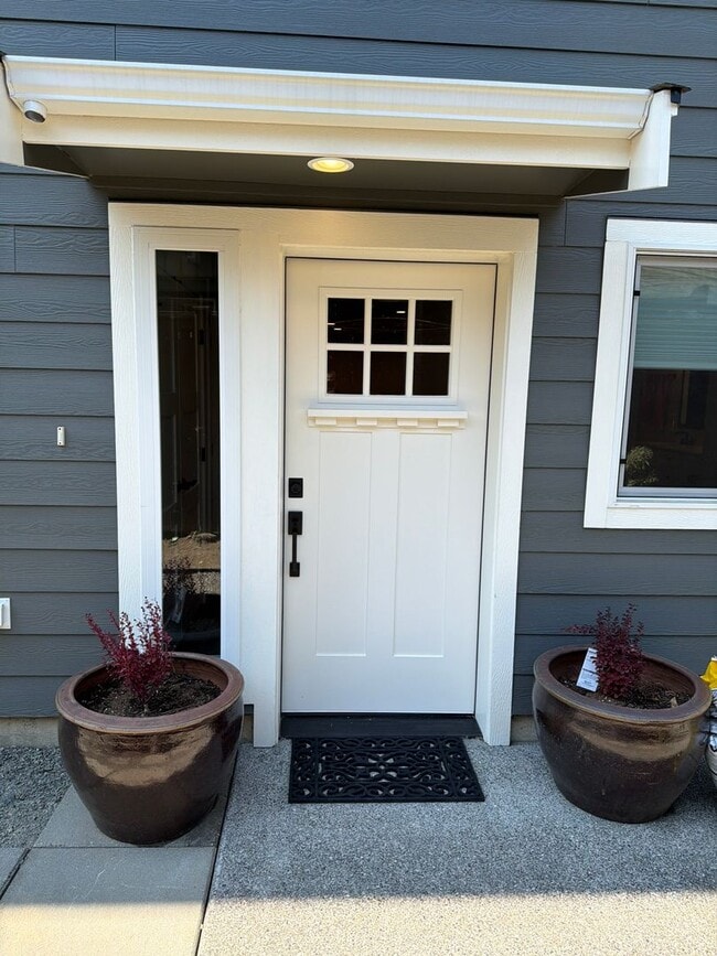 Photo - 755-A  Daley St