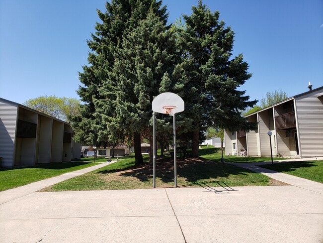 área de básquetbol - LINDERHOF PARK APARTMENTS