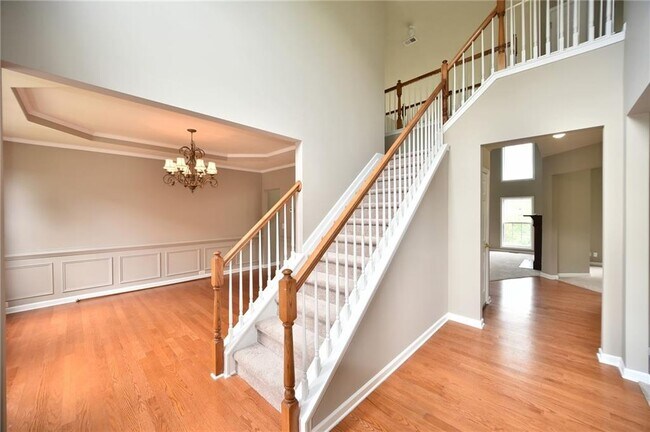 Photo - 918 Queensbrooke Way SE