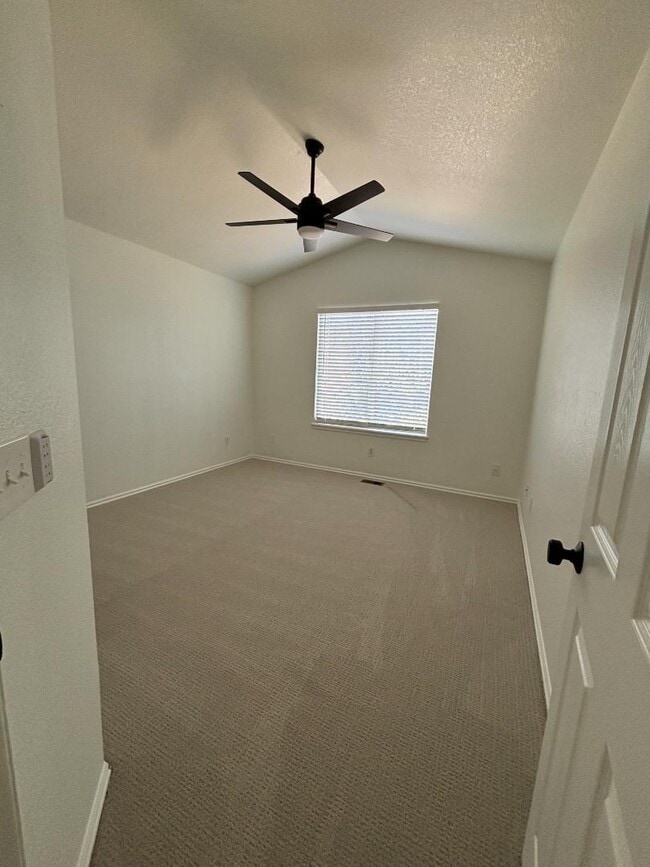 Photo - 9724 Queenscliffe Dr