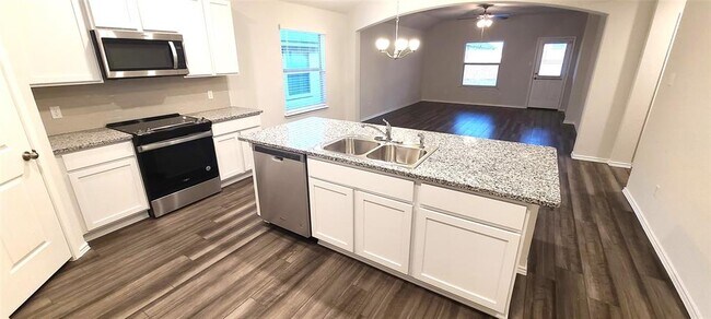 Photo - 172 Pivot Dr
