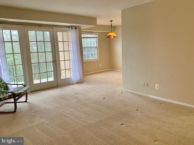 Building Photo - 3945 Lyndhurst Dr Unit 304