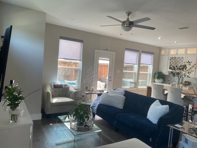 Photo - 2129 Lovedale Ave