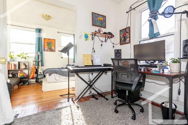 Photo - Really nice 4 bed in Allston.....Don't miss out!!