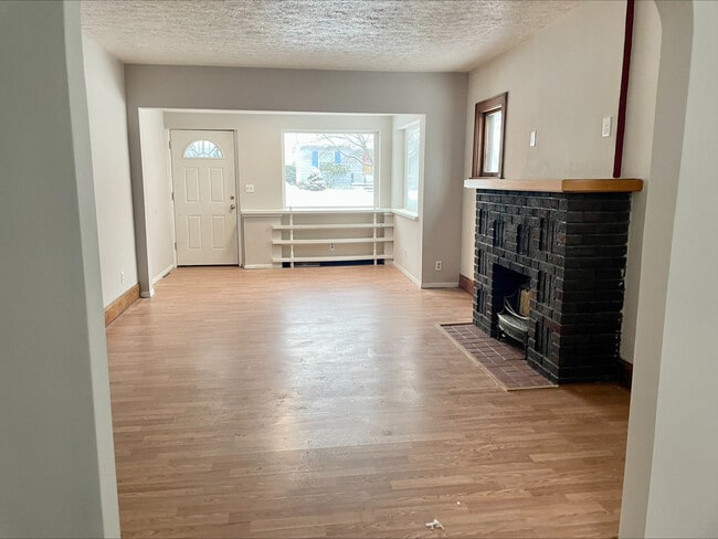 Photo - 995 Nevin St