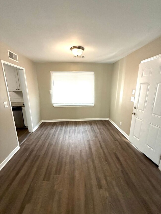 Photo - **4 Bed 2 Bath located in Morningview **Call (334-366-9198 for a self showing)