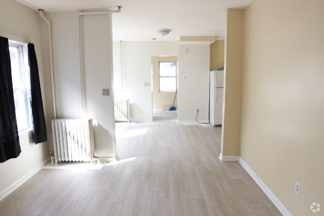 Building Photo - 1135 Oak St Rental