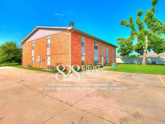 Building Photo - AVAILABLE NOW! 2 bed/1 bath Apartment at W... Unit 511 W. Highway 130 #7