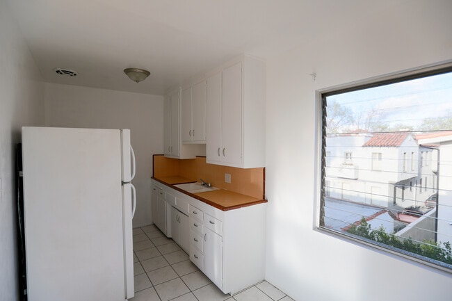 Photo - 260 S Sycamore Ave Unidad 32