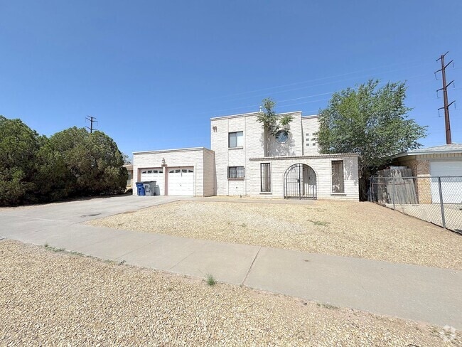 Building Photo - Spacious East El Paso 3bed/2bath! Rental