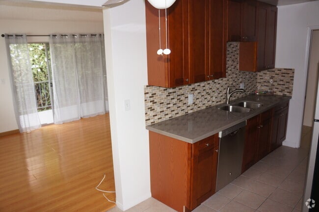 Building Photo - 4207 Franklin Ave Unit 6 Rental