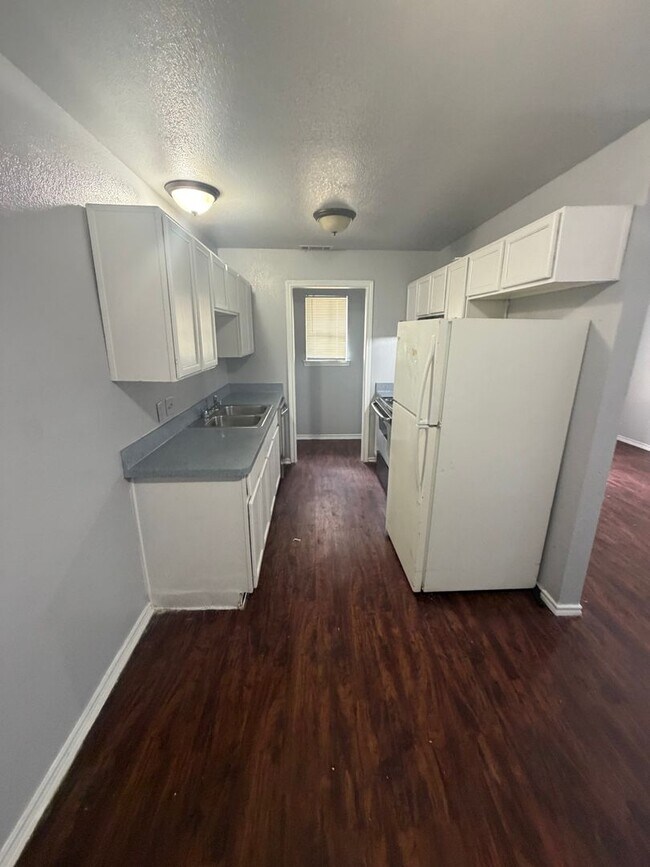 Photo - 3421-3423 Bright St Unit 3421