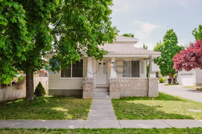 Building Photo - Unit 1