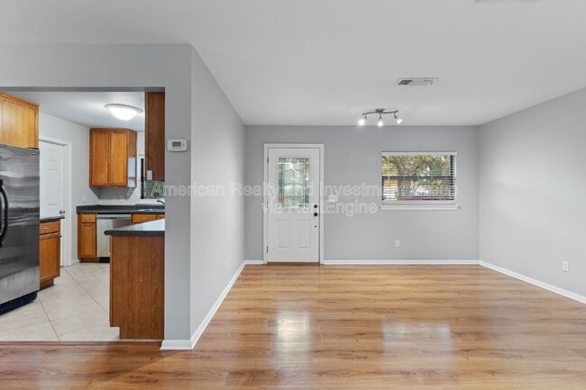 Photo - 26 Anastasia Dr SE