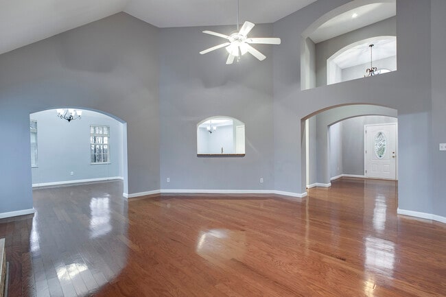 Photo - 130 Tuhdegwa Way