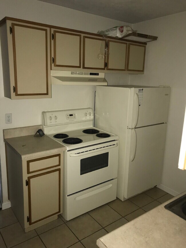 Spacious 1 BR 1 BA Available in July!