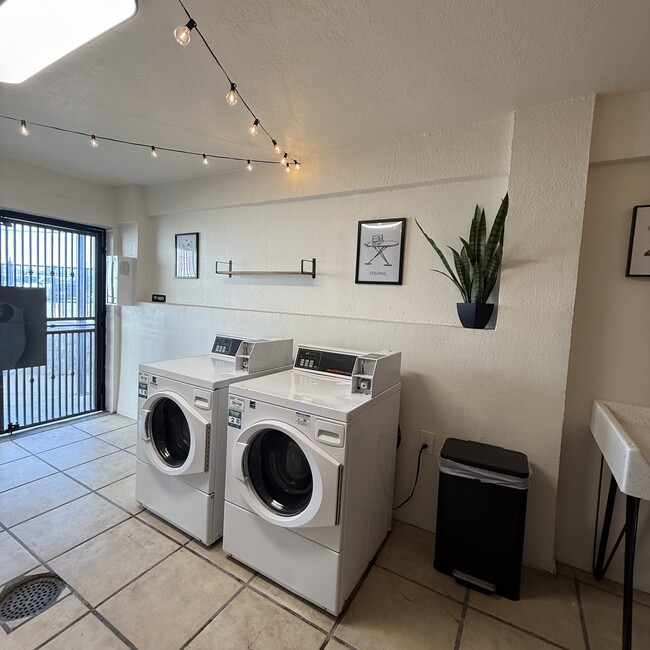 525 Laundry Cafe - Hacienda Heights
