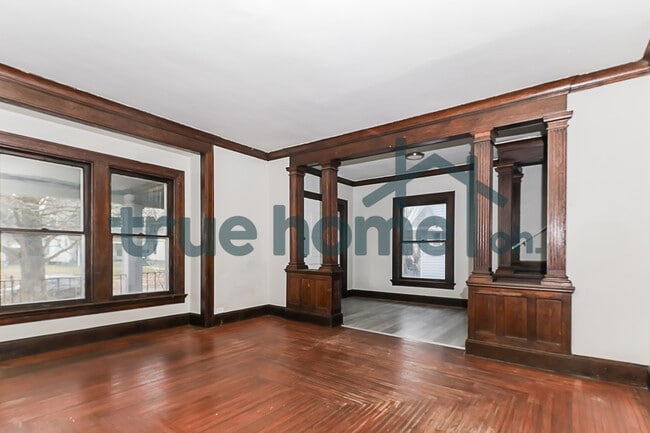 Photo - 1249 Everett Dr