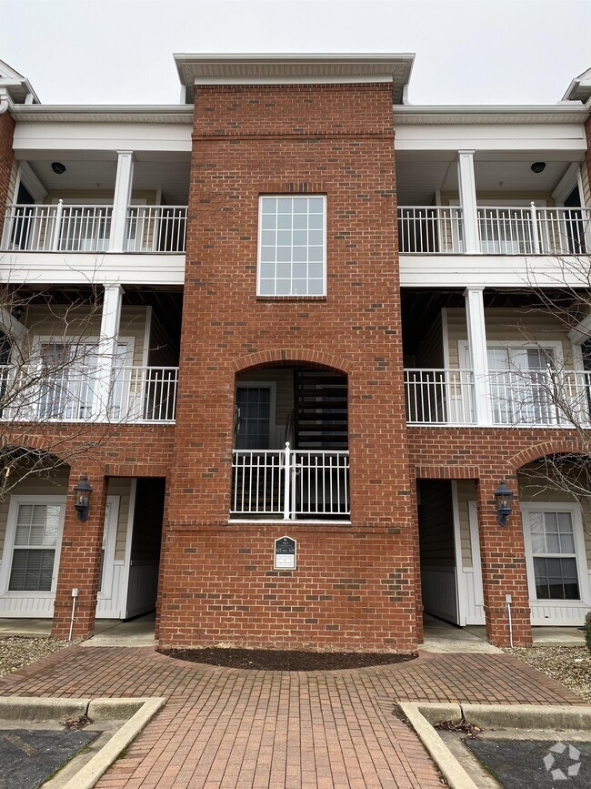 Building Photo - 1905 N Lincoln Ave Rental