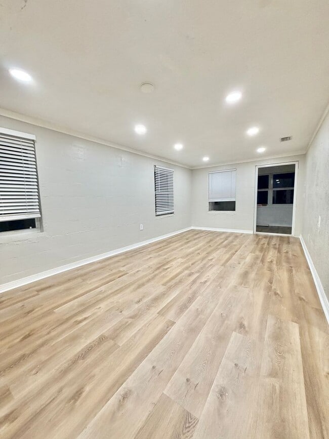 Photo - Super Cute 3/1 Walking Distance to High School and Downtown!