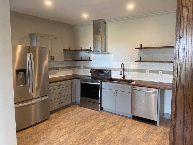 Building Photo - Soldoris Unit 203