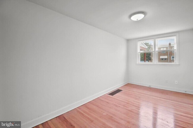 Photo - 1051 Oakwood Dr