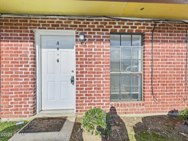 Photo - 104 Country Ln