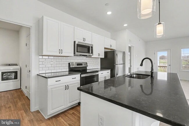 Photo - 7884 Oakbrook Dr