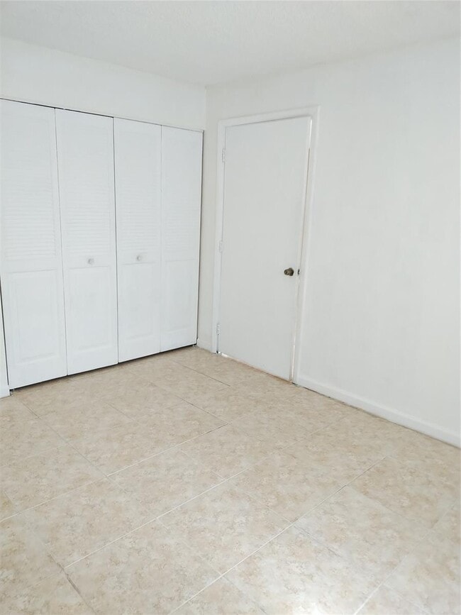 Building Photo - 3195 Foxcroft Rd Unit F212 Rental