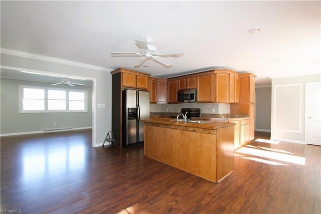 Photo - 711 Whittier Ave