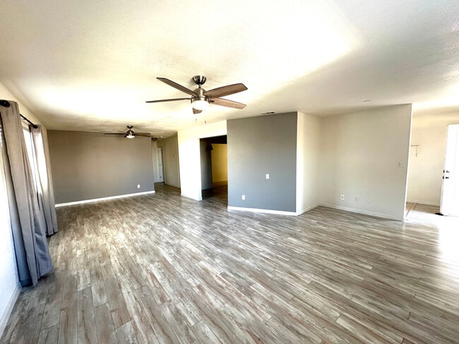 Photo - 143 E Richards St