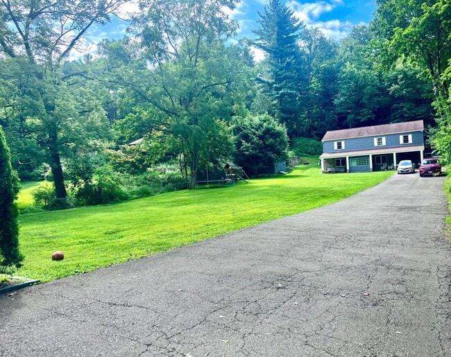 Building Photo - 5 Red Mill Rd Rental