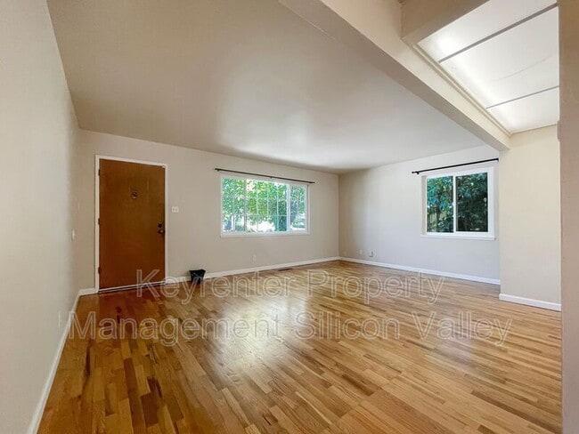 4939 Union Ave