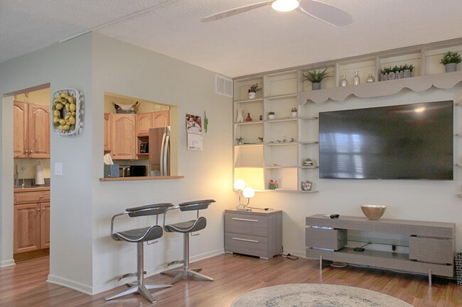 Photo - 210 Horizon St E Unit 208