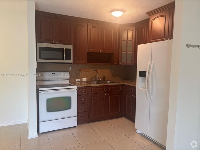 Building Photo - 771 NE 199th St Unit 103 Rental
