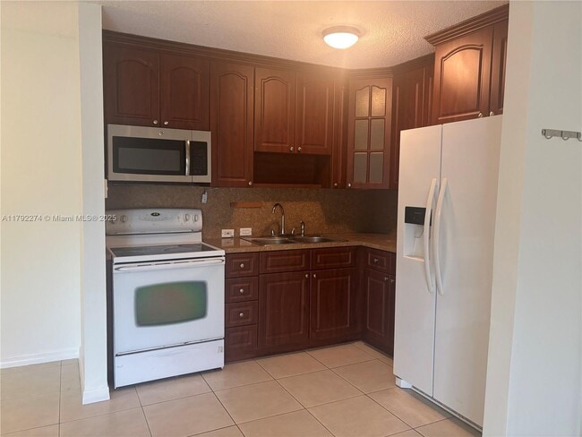 Building Photo - 771 NE 199th St Unit 103 Rental