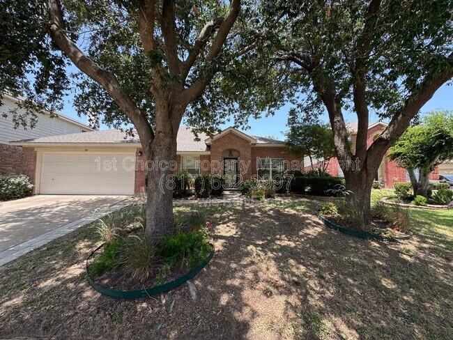 Building Photo - 304 E Clover Park Dr