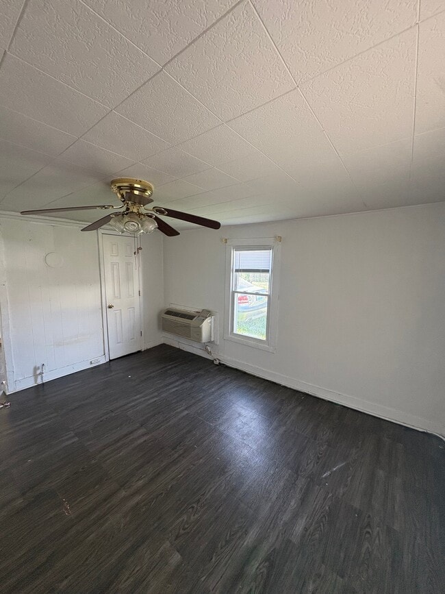 Building Photo - 427.5 Laurel St