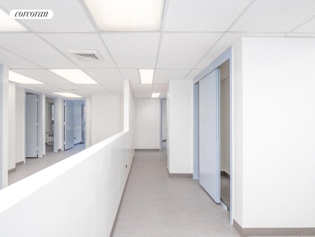 Photo - 35 E 35th St