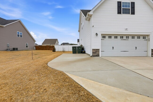 Photo - 107 Salmon Ln