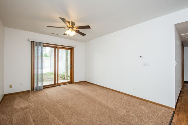 Living Room - Timbercreek Apartments