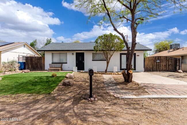 Photo - 1985 S Plaza Dr House