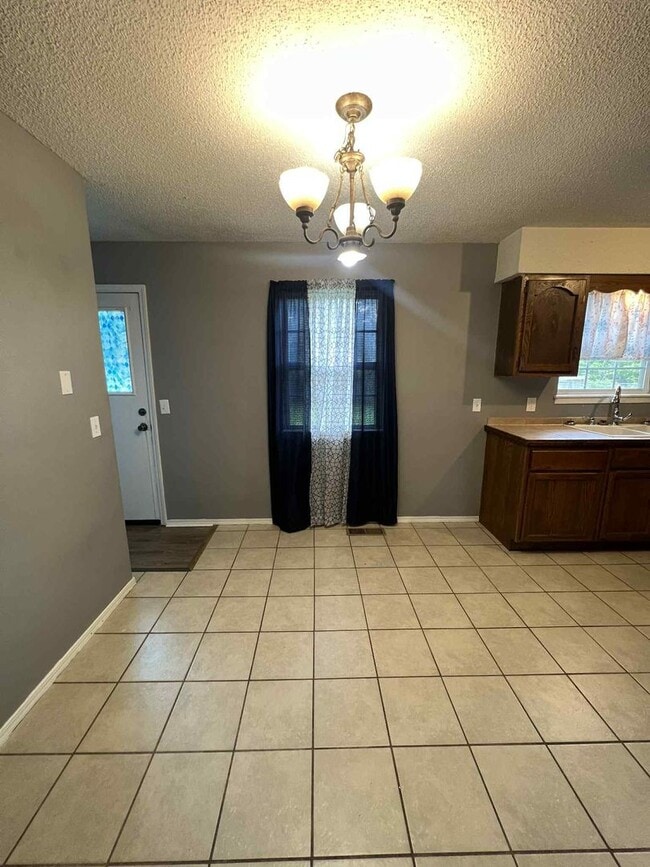 Photo - COMING SOON: CUTE 3 BEDROOM / 2 BATHROOM HOUSE IN CARTERVILLE MO!! FENCED IN YARD AND GARAGE!!