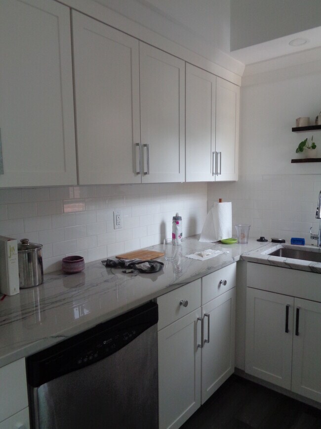 Photo - 135 Chiswick Rd Unit 3