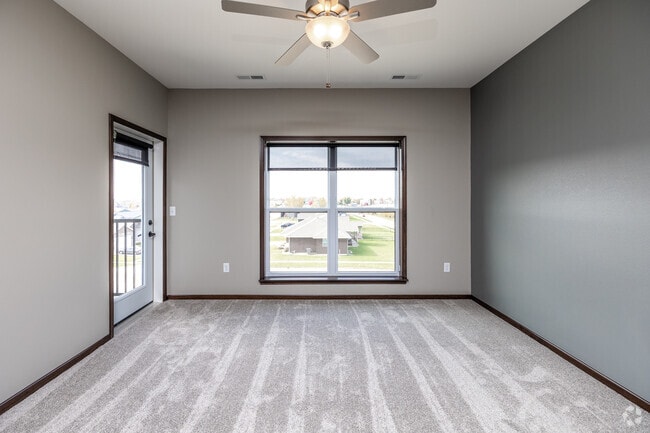 2BR, 2BA - 1,008SF - Living Room