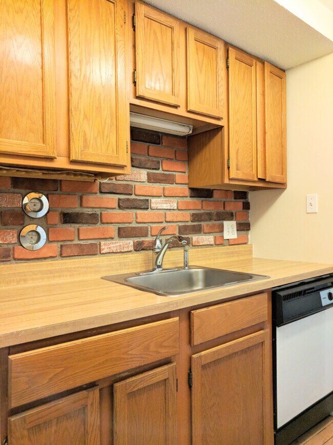 Photo - 1002 Cocheco Ct