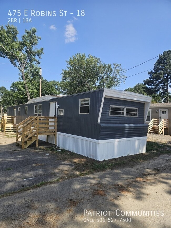 Photo - 475 E Robins St