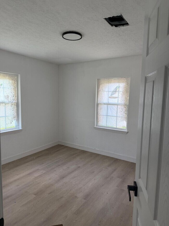 Photo - BEAUTIFUL HOME IN ROSENBERG. MOVE IN READY!.