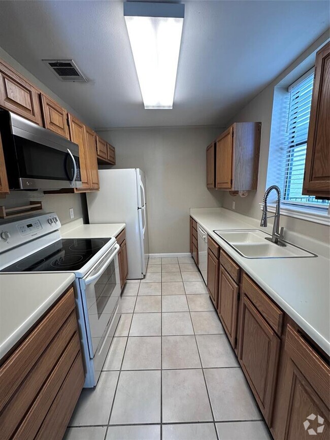 Building Photo - 2409 Leon St Unit 205 Rental