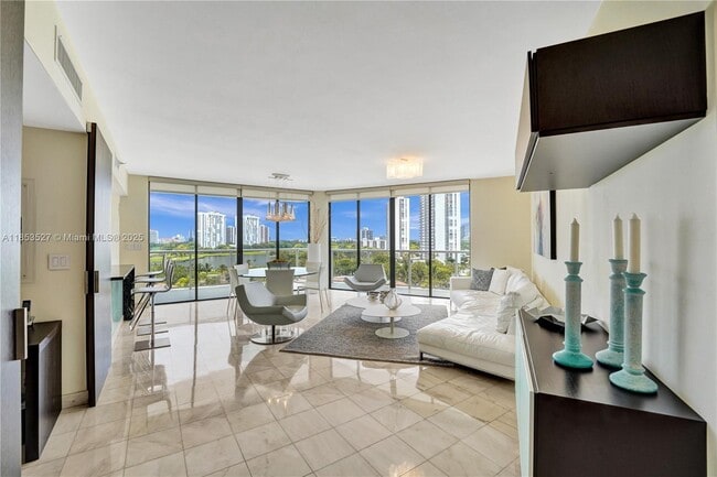 Photo - 20281 E Country Club Dr Unidad 607 Rental